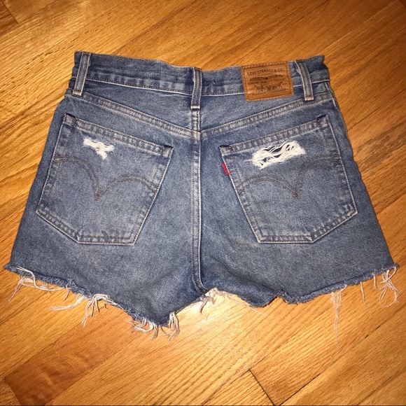 Levi’s Wedgie Denim Short - Picture 3 of 4